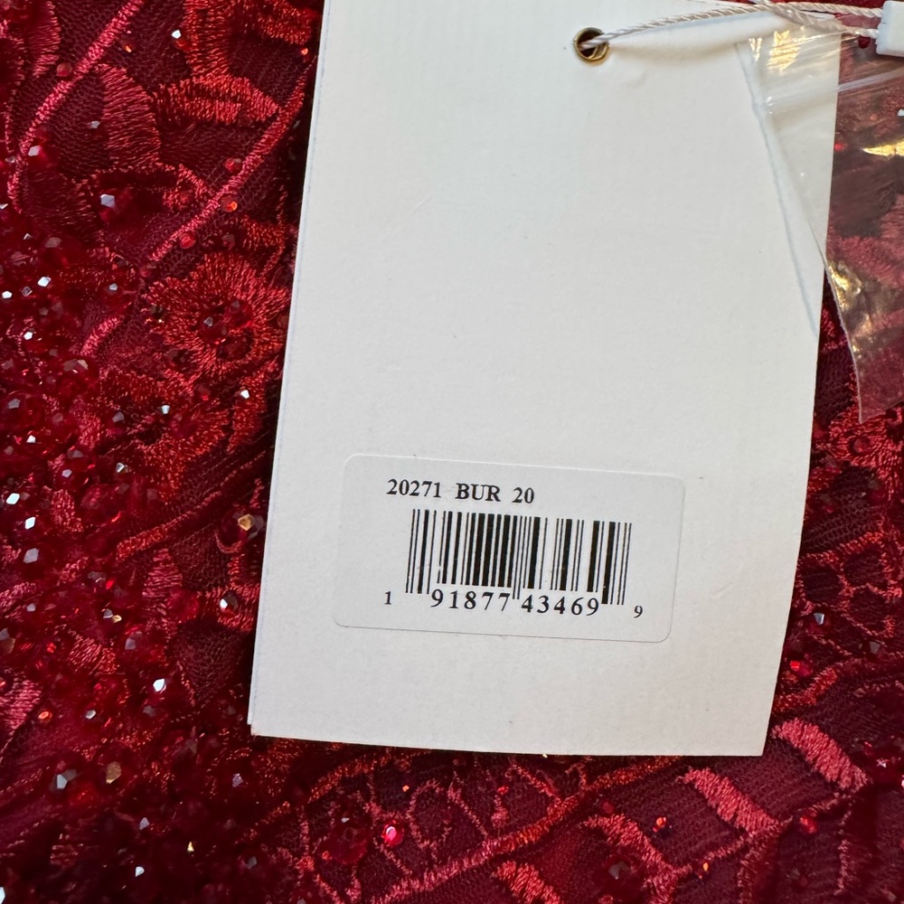 NWT Mac Duggal Sz 20 Red Lace Long Sleeve V-Neck Evening Gown 20271 - Picture 11 of 11